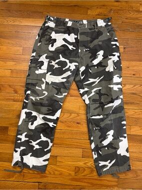 Men’s Royal Blue Outdoor Snow Camo Military Style Cargo Pants Used